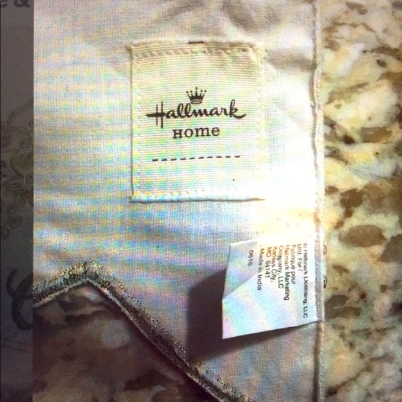 GORGEOUS! GOLD EMBROIDER CHRISTMAS TREE SKIRT NEW! - Picture 6 of 6